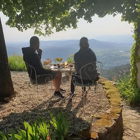 Le Rocher De Bed & Breakfast