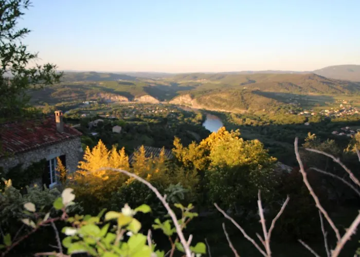 Le Rocher De 3* Sampzon
