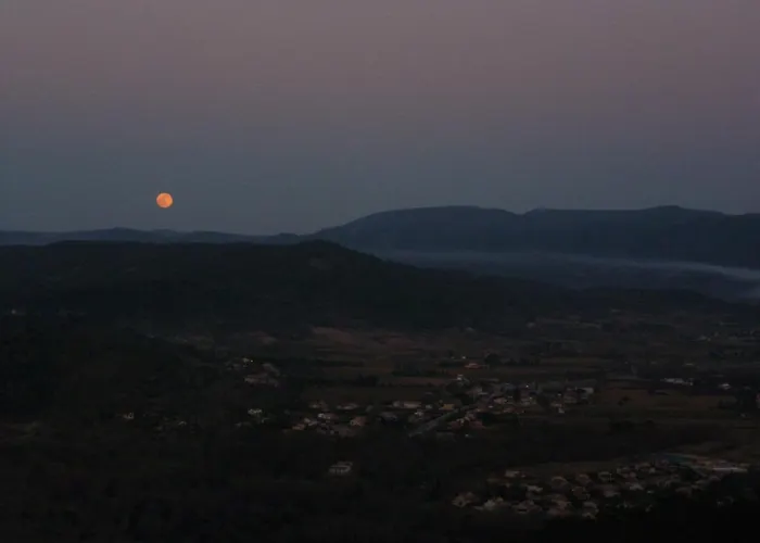 Le Rocher De Sampzon