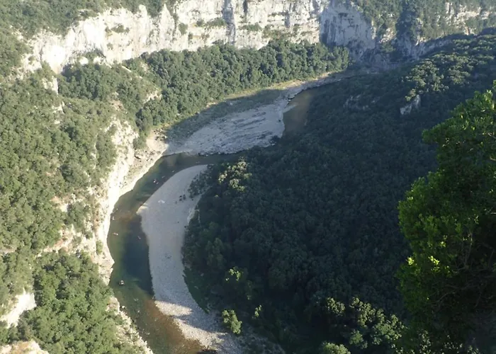 Le Rocher De Bed & Breakfast Sampzon