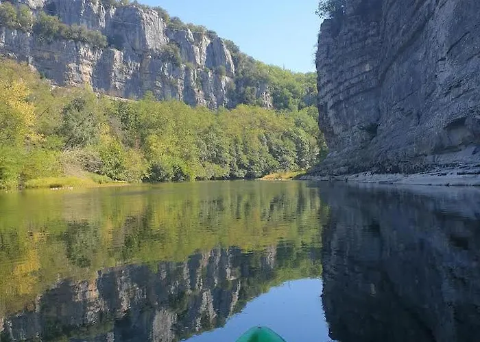 Le Rocher De Sampzon