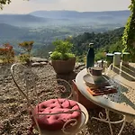 Le Rocher De Bed and breakfast