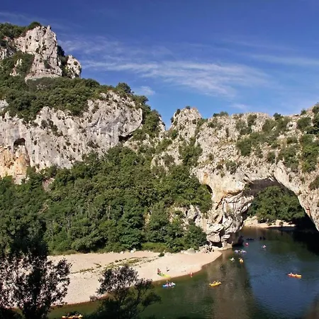 Le Rocher De Bed & Breakfast Sampzon