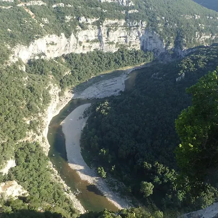 Le Rocher De Bed & Breakfast Sampzon