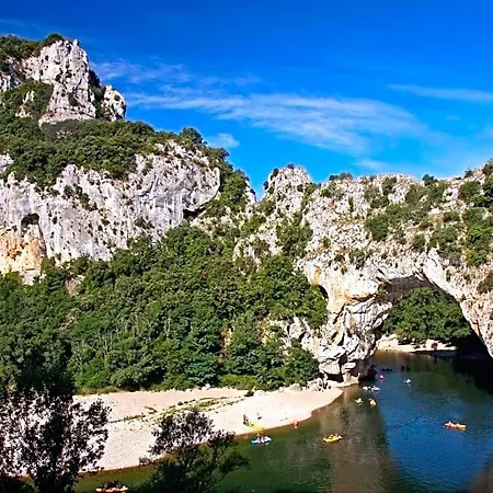 Le Rocher De 3* Sampzon