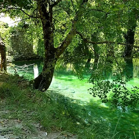 Le Rocher De Sampzon